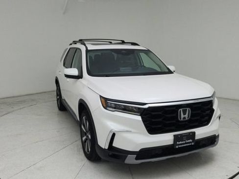 Used 2025 Honda Pilot Elite image 8