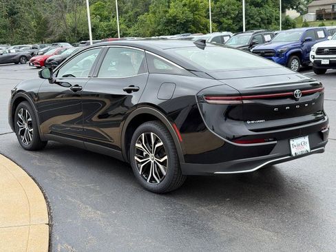 Used 2024 Toyota Crown image 6