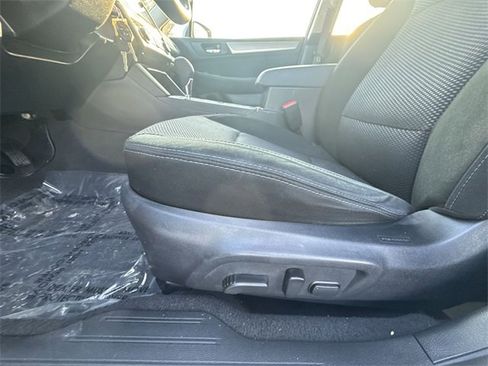 Used 2017 Subaru Outback 2.5i Premium image 12