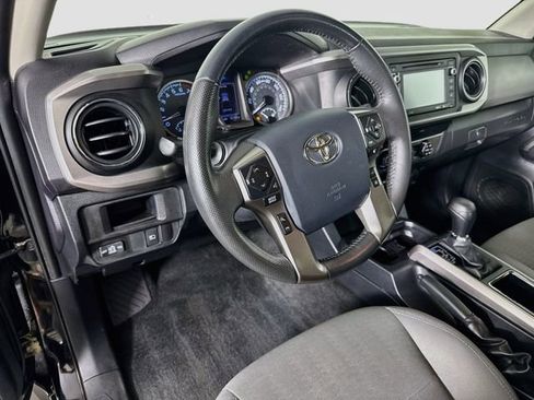 Certified 2019 Toyota Tacoma SR5 AWD/4WD image 18