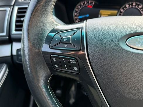 Used 2017 Ford Explorer Platinum image 18