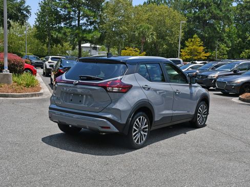 Used 2024 Nissan Kicks SV FWD image 4