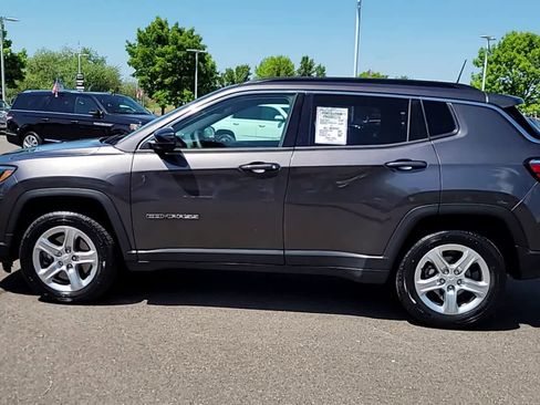 Used 2023 Jeep Compass Latitude w/ Sun and Sound Group AWD/4WD image 5