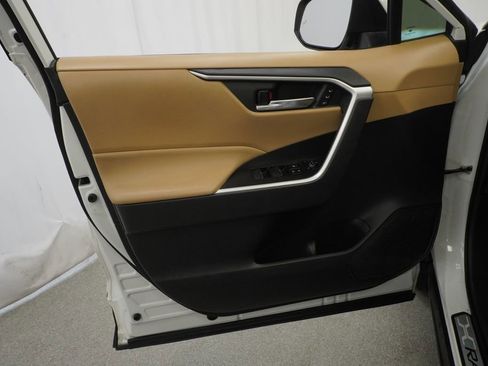 Used 2022 Toyota RAV4 XLE Premium image 42