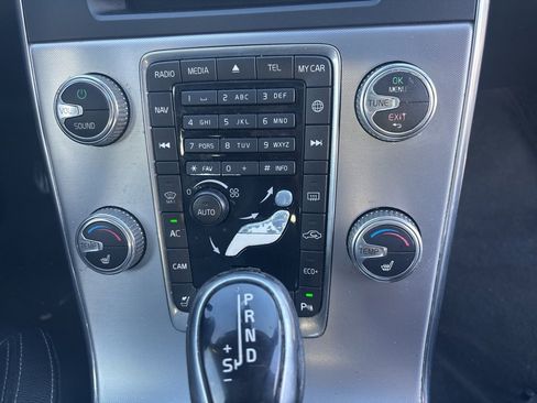 Used 2018 Volvo V60 T5 Dynamic w/ Vision Package image 33