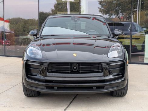 Certified 2025 Porsche Macan image 6