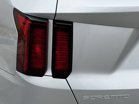 Used 2023 Kia Sorento EX AWD/4WD image 33