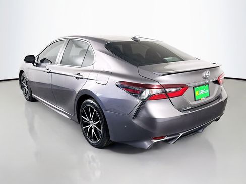 Used 2022 Toyota Camry SE FWD image 7