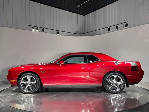 Used 2010 Dodge Challenger R/T RWD image 16