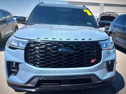 Used 2025 Ford Explorer ST AWD/4WD image 6