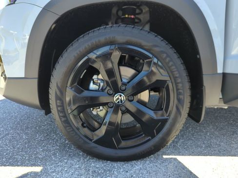 New 2026 Volkswagen Taos SEL image 46