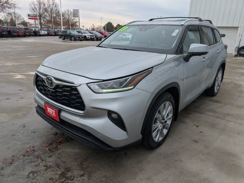 Used 2023 Toyota Highlander Limited image 35