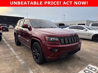 Used 2017 Jeep Grand Cherokee Altitude AWD/4WD video 1