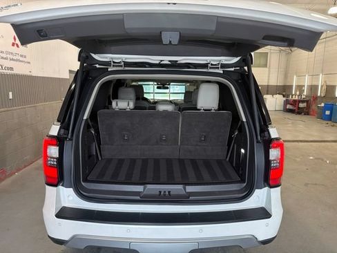 Used 2018 Ford Expedition Limited w/ Equipment Group 301A AWD/4WD image 5