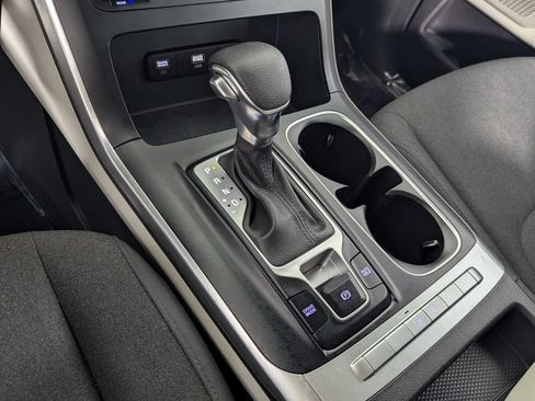 Used 2022 Kia Carnival LX FWD image 22
