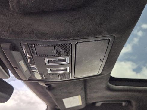 Used 2019 Jaguar F-PACE Premium image 22