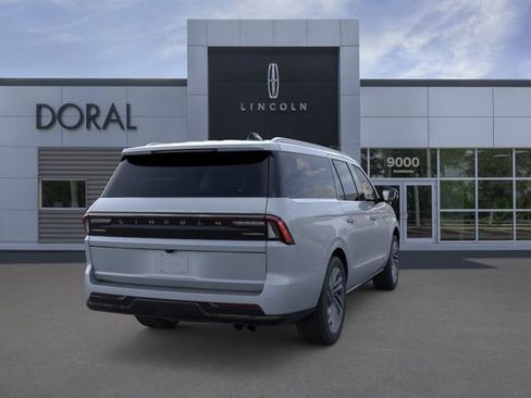 New 2026 Lincoln Navigator L Reserve AWD/4WD image 8