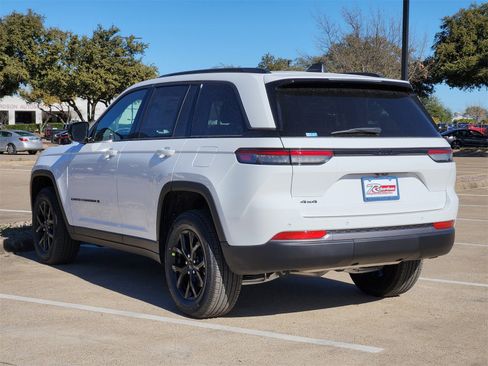 New 2026 Jeep Grand Cherokee Altitude image 4