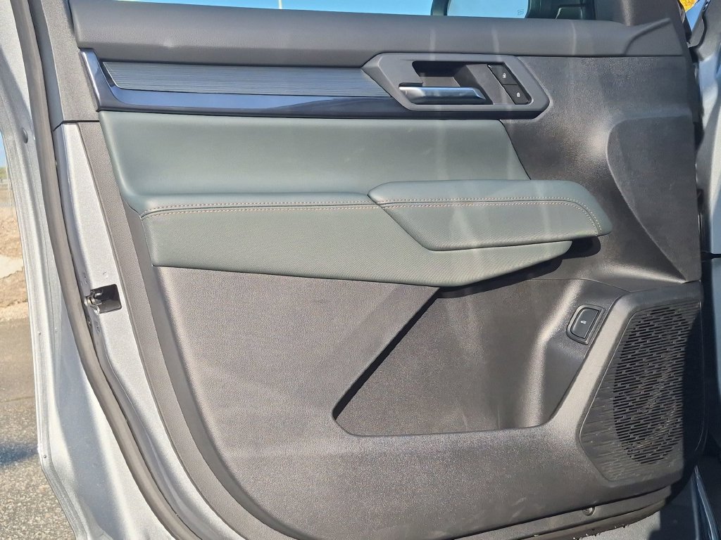 New 2027 GMC Terrain AT4 w/ Technology Package II AWD/4WD image 9