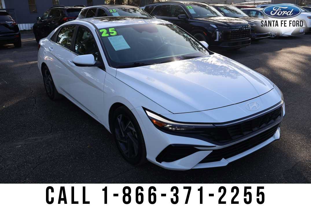 Used 2025 Hyundai Elantra SEL FWD image 5