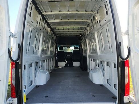 Used 2024 Mercedes-Benz Sprinter 2500 image 18