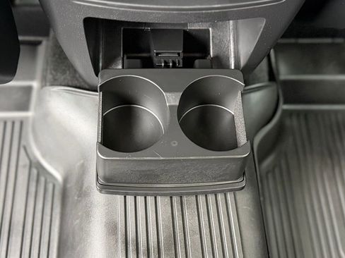 Used 2022 Ford Explorer XLT w/ Equipment Group 202A image 10