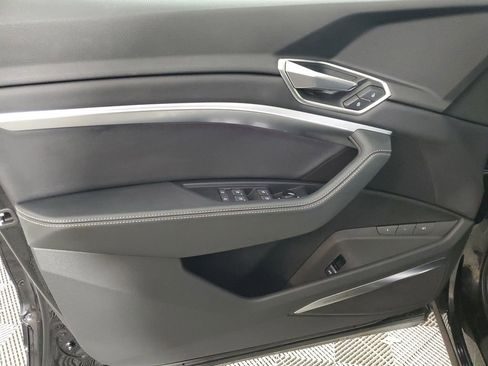 Used 2024 Audi Q8 e-tron Prestige image 18