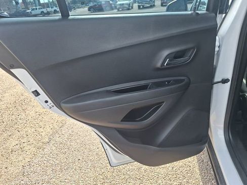 Used 2019 Chevrolet Trax LS w/ LPO, Protection Package FWD image 10
