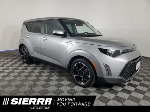 Used 2023 Kia Soul EX image 1