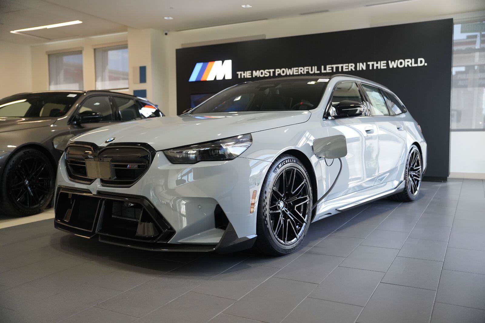 New 2027 BMW M5 Touring AWD/4WD image 1