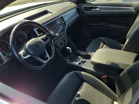 Used 2020 Volkswagen Atlas Cross Sport SE w/ Panoramic Sunroof Package image 10