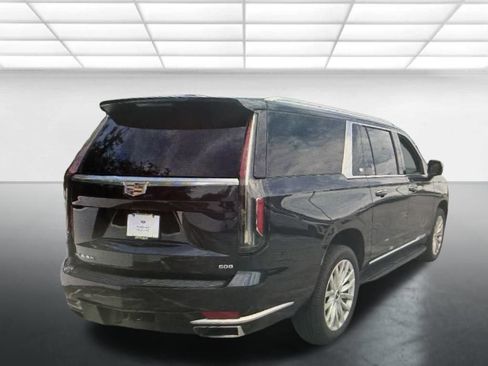 Used 2022 Cadillac Escalade ESV Luxury AWD/4WD image 2