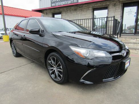 Used 2016 Toyota Camry XSE image 6