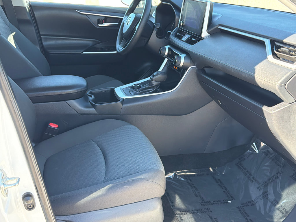 Used 2025 Toyota RAV4 XLE AWD/4WD image 11