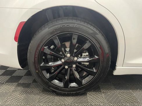 Used 2022 Chrysler 300 Touring AWD/4WD image 17