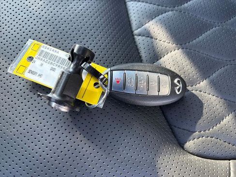 Certified 2024 INFINITI QX80 Sensory image 29