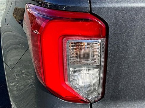 Used 2022 Ford Explorer XLT w/ Equipment Group 202A image 32
