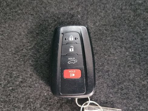 Used 2023 Toyota Highlander XLE FWD image 29