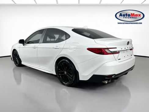 Used 2025 Toyota Camry SE w/ Convenience Package FWD image 5