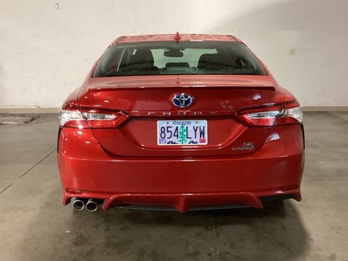 Used 2020 Toyota Camry SE w/ Sunroof Package image 20