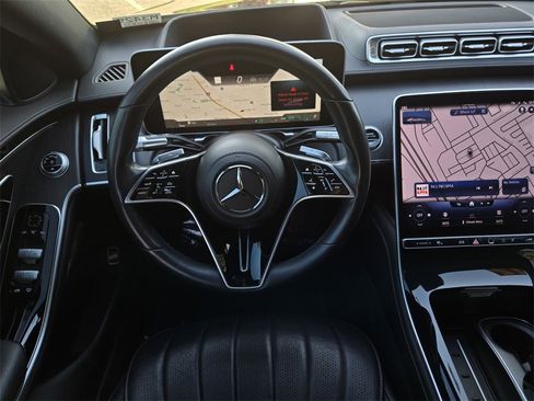 Used 2022 Mercedes-Benz S 580 4MATIC Sedan w/ AMG Line Package image 16