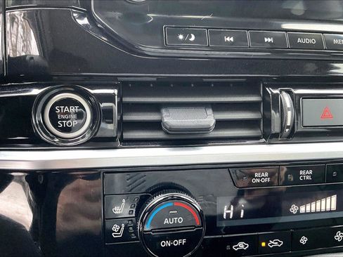 Used 2024 Nissan Pathfinder Platinum image 24