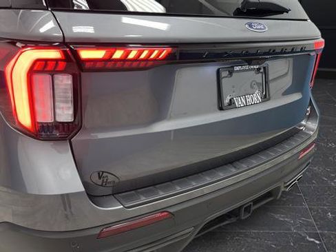 Used 2025 Ford Explorer ST w/ Sun And Sound Package AWD/4WD image 42