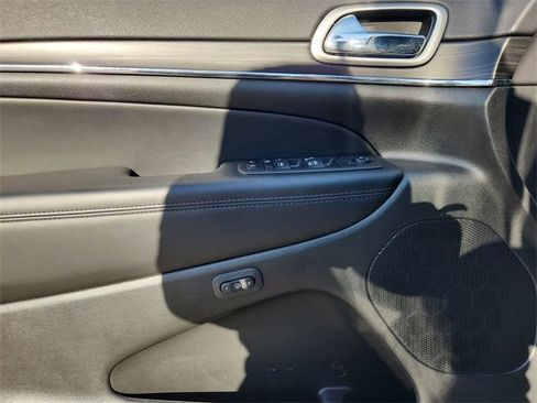 Used 2021 Jeep Grand Cherokee Limited image 23