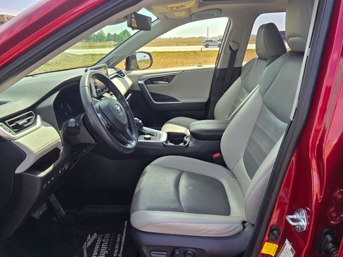 Used 2019 Toyota RAV4 Limited w/ Cold Weather Package AWD/4WD image 12