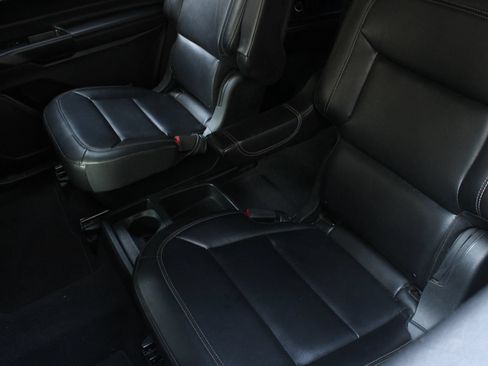 Used 2020 Ford Explorer XLT w/ Equipment Group 202A AWD/4WD image 18