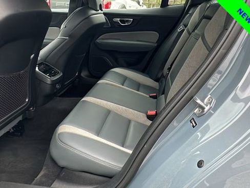 Used 2022 Volvo S60 B5 R-Design image 21