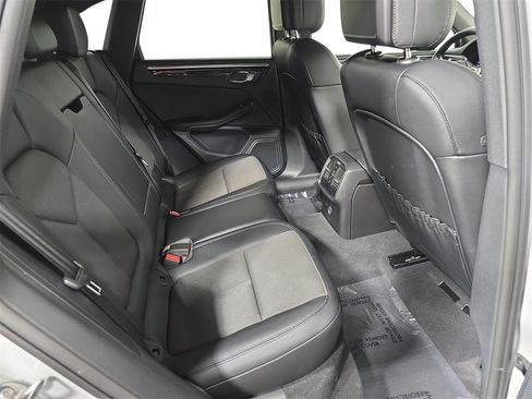 Used 2025 Porsche Macan image 26