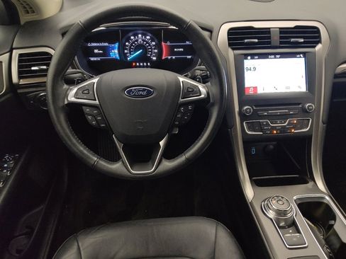 Used 2017 Ford Fusion SE w/ Fusion SE Technology Package image 22