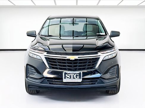 Used 2022 Chevrolet Equinox LS image 2